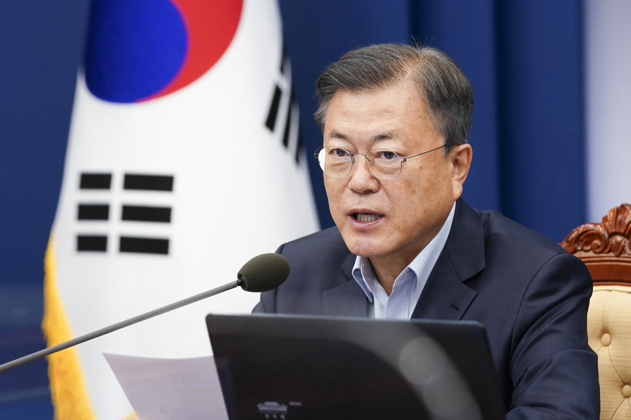 문재인 대통령이 25일 청와대 여민관에서 열린 수석보좌관회의에 참석, 발언하고 있다. [연합]