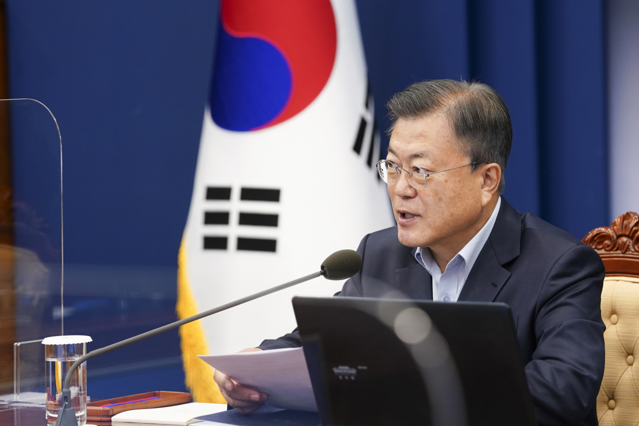 문재인 대통령이 25일 청와대 여민관에서 열린 수석보좌관회의에 참석, 발언하고 있다. [연합]