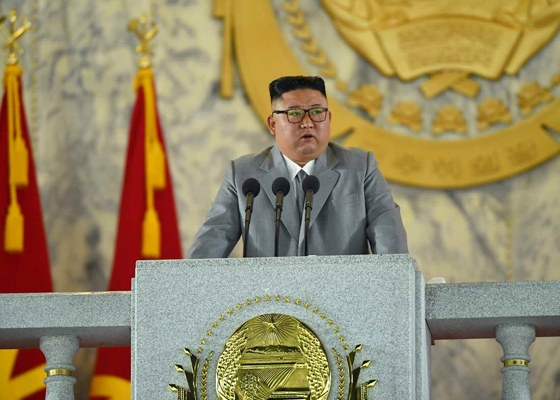 조선중앙통신은 전날 조선인민혁명군 창건 90주년을 맞아 평양 김일성광장에서 열병식을 거행했다고 보도했다. 김정은 국무위원장은 경축연설에서 “우리 국가가 보유한 핵무력을 최대의 급속한 속도로 더욱 강화 발전시키기 위한 조치들을 계속 취해나갈 것”이라고 밝혔다. 자료사진. [헤럴드DB]
