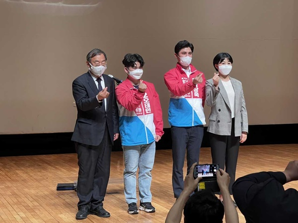 사진 왼쪽부터 이정현 전남지사 후보, 오태민·육상욱·이세은 씨.