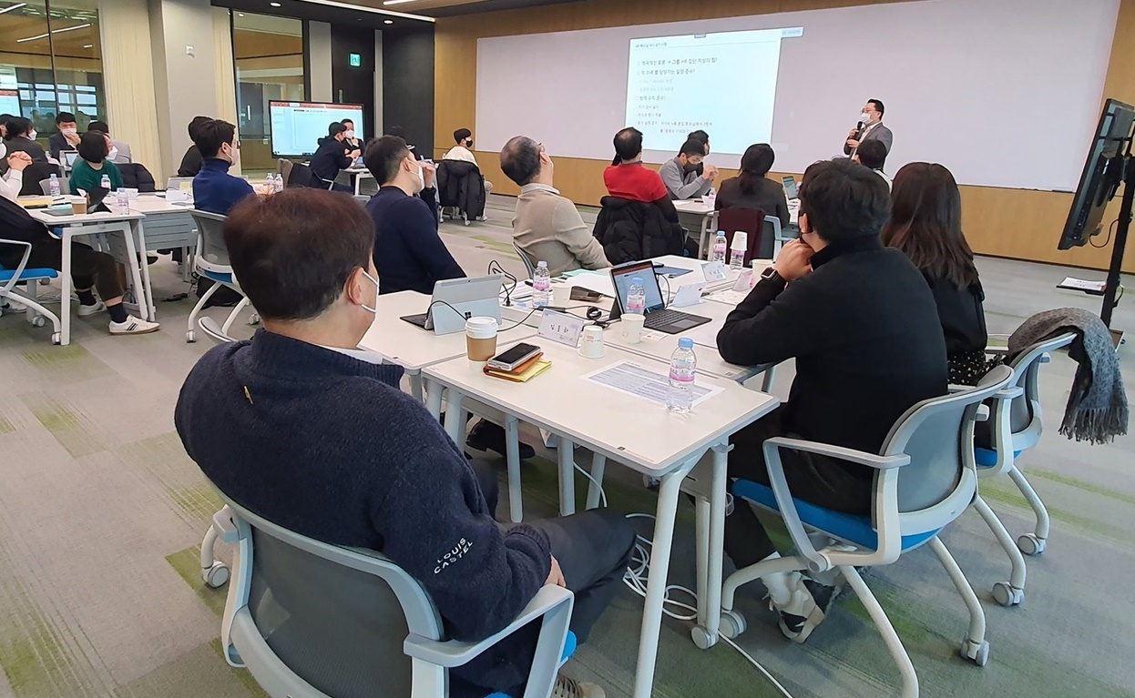 롯데그룹이 28일 ‘딥 다이브 인투 피플(Deep Dive into People): 사람은 명품이다’를 주제로 인재개발원 오산캠퍼스에서 ‘2022 롯데 HR포럼’을 개최한다.[롯데 제공]