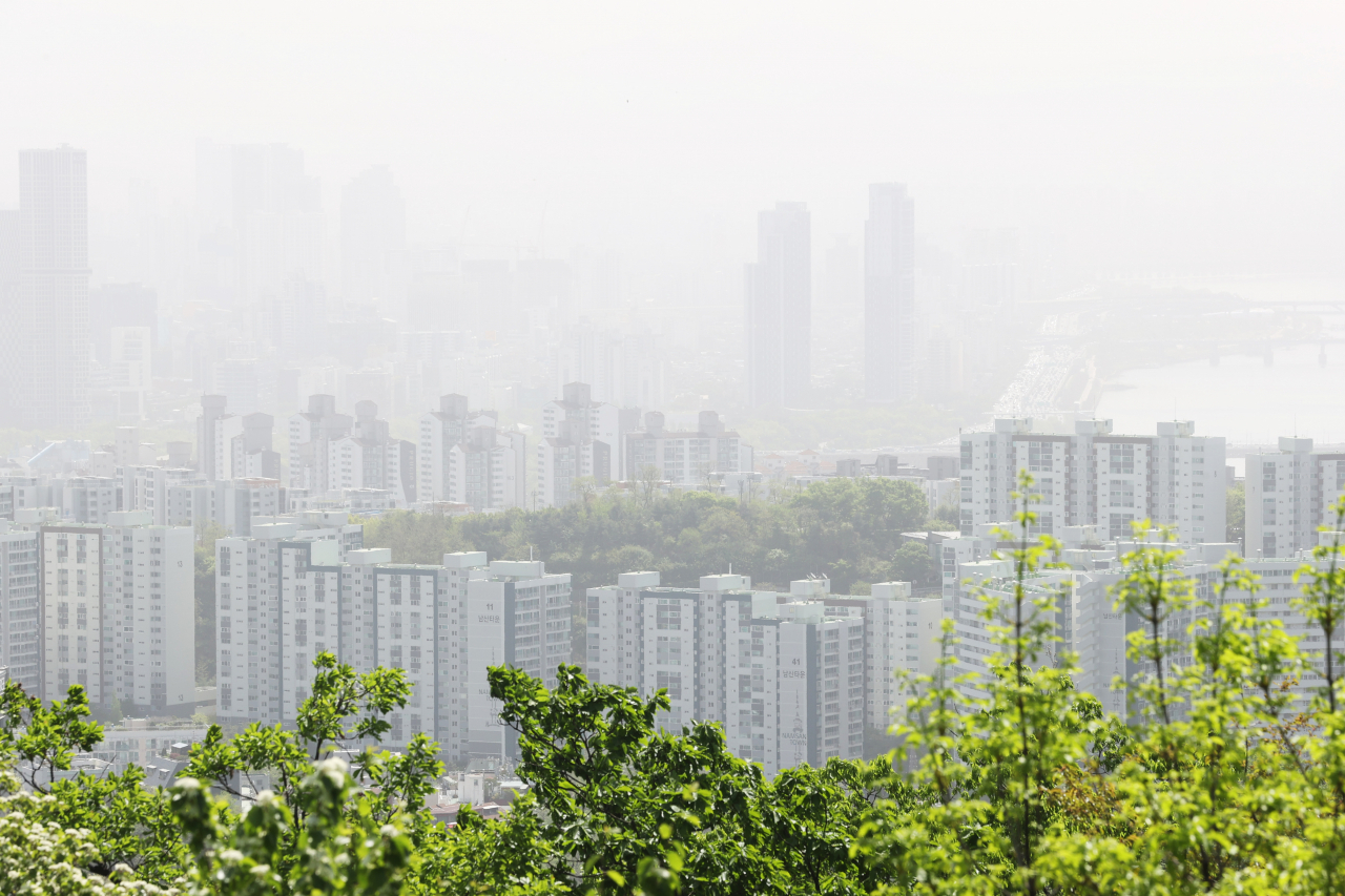 남산에서 본 서울 아파트의 모습. [연합]