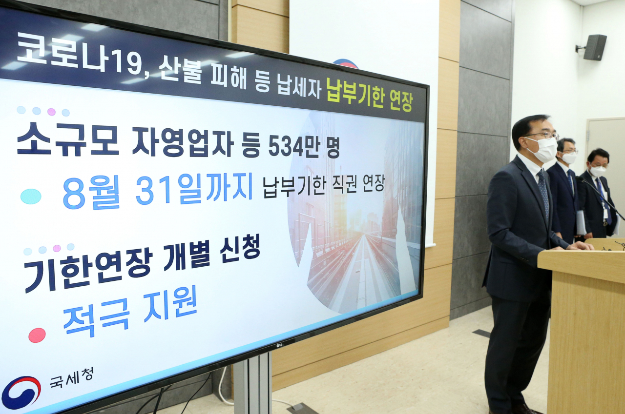 최재봉 국세청 개인납세국장이 28일 정부세종청사 국세청 기자실에서 5월 종합소득세·개인지방소득세 신고 안내 브리핑을 하고 있다. [연합]