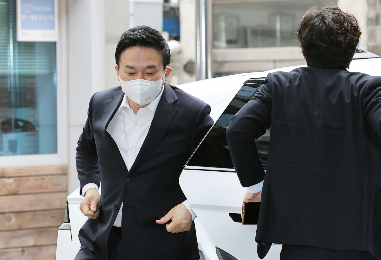 원희룡 국토교통부 장관 후보자가 25일 오전 서울 종로구 통의동 인수위로 출근하고 있다. [인수위사진기자단]