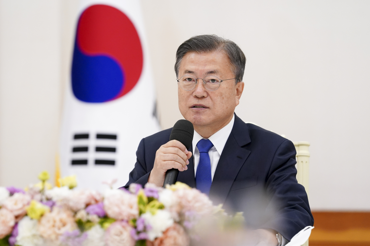 문재인 대통령이 4월 29일 청와대 본관에서 열린 군 주요 직위자 격려 오찬 간담회에서 발언하고 있다. [연합]