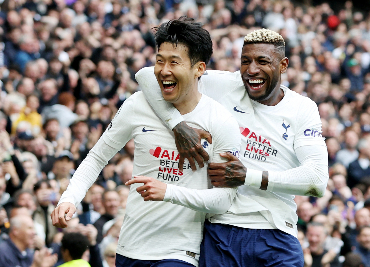 손흥민이 1일(한국시간) 레스터 시티와 EPL 홈경기서 멀티골을 터뜨린 후 기뻐하고 있다. [로이터]