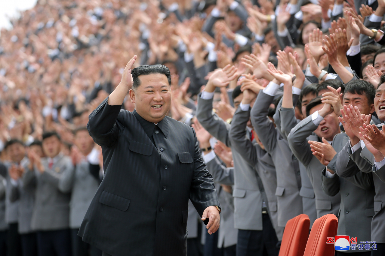 North Korean leader Kim Jong-un waves at students and young workers during a photo session in Pyongyang on Sunday, in this photo released by the Korean Central News Agency the following day. The youths participated in a military parade in the North's capital on April 25 to mark the 90th anniversary of the Korean People's Revolutionary Army. (KCNA)