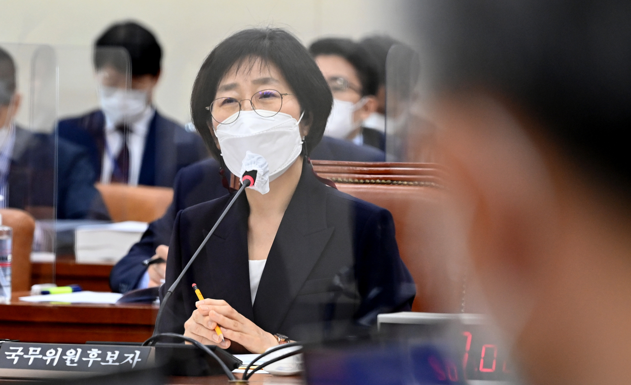 한화진 환경부 장관 후보자가 2일 오전 국회에서 열린 인사청문회에서 의원질의에 답하고 있다. [연합]