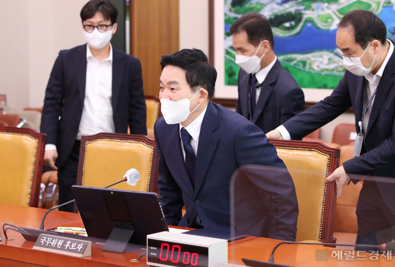 원희룡 국토교통부 장관 후보자가 2일 서울 여의도 국회 국토교통위원회 회의실에서 열린 국토부장관 후보자 인사청문회에 참석하고 있다. 이상섭 기자