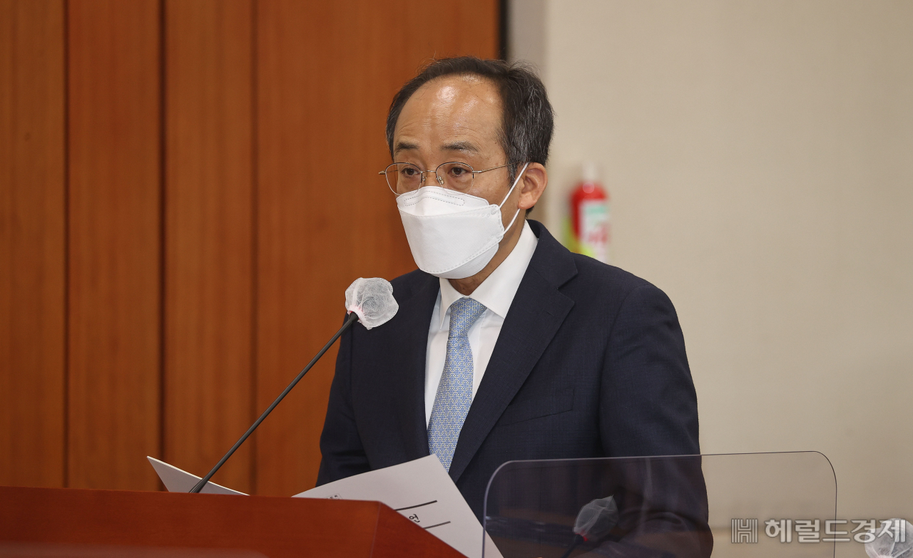 추경호 부총리 겸 기획재정부 장관 후보자가 2일 서울 여의도 국회에서 열린 인사청문회에서 모두발언을 하고 있다.