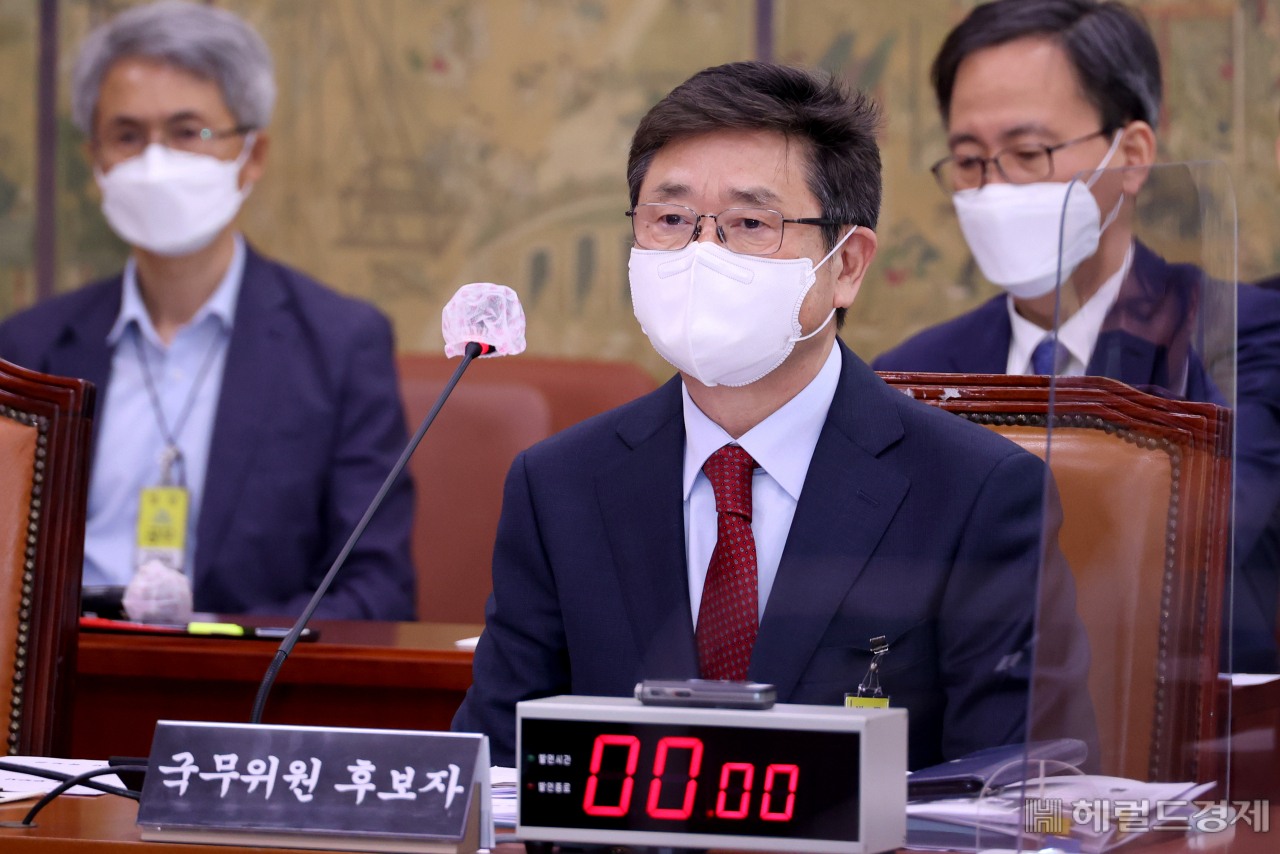 박보균 문화체육관광부 장관 후보자가 2일 오전 서울 여의도 국회에서 열린 문화체육관광위원회 인사청문회에서 의원들의 질문을 경청하고 있다. 이상섭 기자