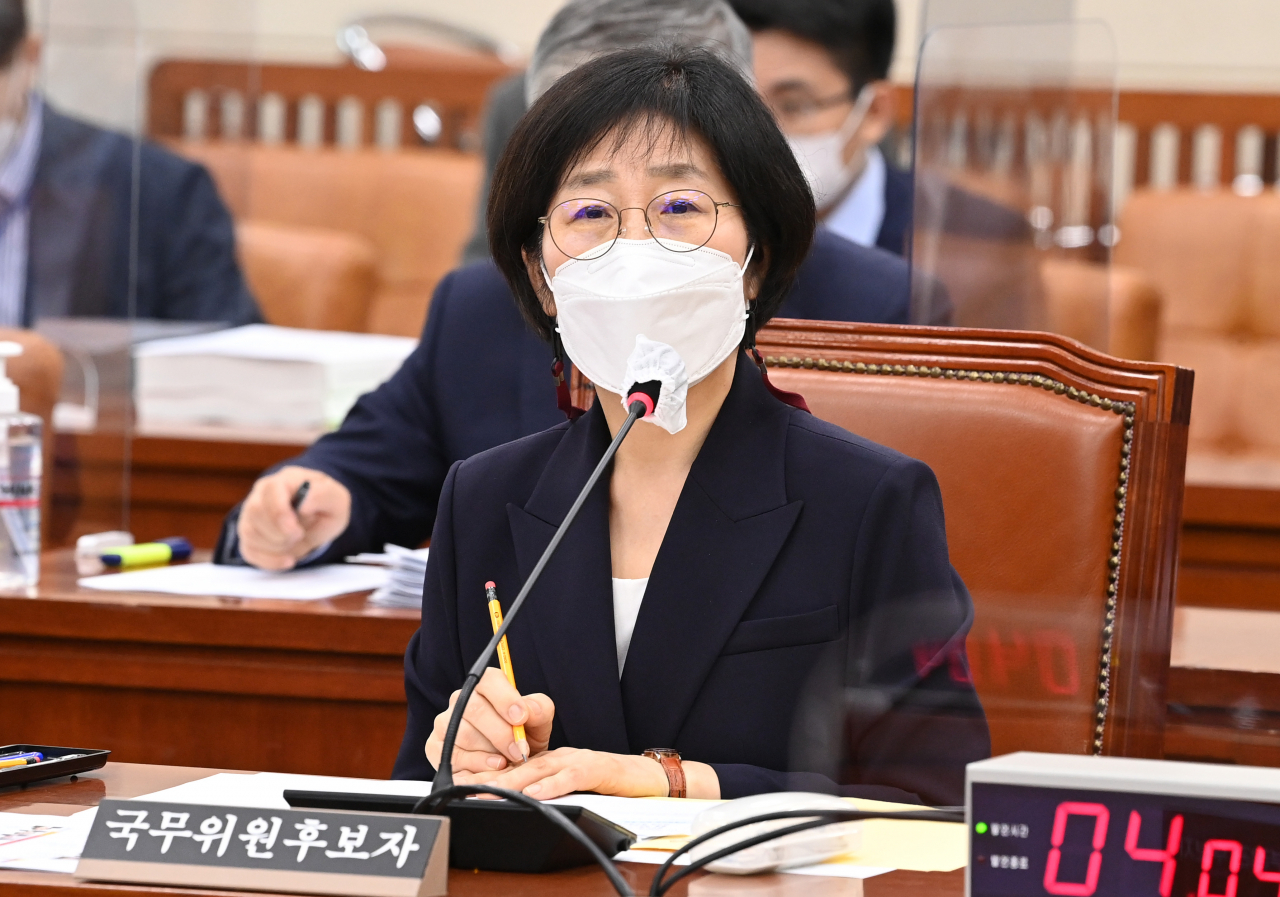 한화진 환경부 장관 후보자가 2일 오전 국회에서 열린 인사청문회에서 의원질의에 답하고 있다. 연합뉴스