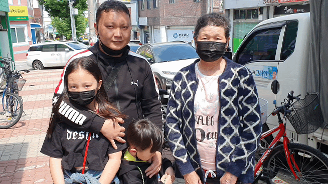 우크라이나에서 수박농사를 짓던 에두아르드씨는 일주일전 극적으로 한국땅을 밟았다. 고려인 3세인 그는 광주에 둥지를 틀고 새 희망을 이어나갈 계획이다. 서인주 기자