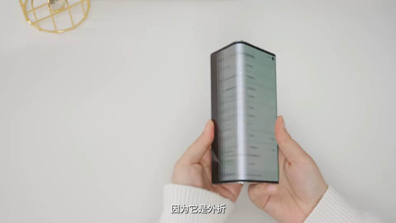 화웨이 ‘메이트Xs2’ 실기. [유튜브 Eva's Tech life 캡처]