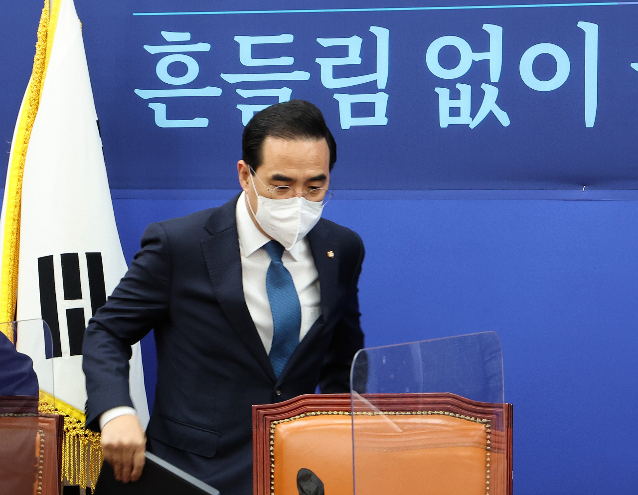 더불어민주당 박홍근 원내대표가 3일 국회에서 열린 원내대책회의에 참석하고 있다. [사진=이상섭 기자]