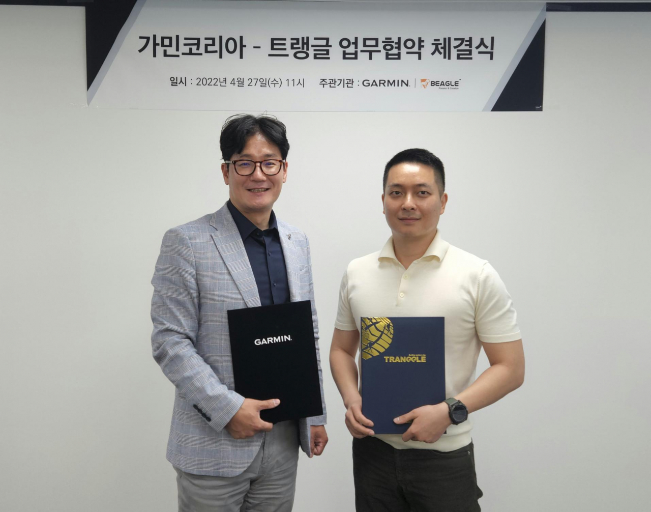 좌측부터 장치국 비글 대표이사, 조정호 가민코리아 이사 [가민코리아 제공]