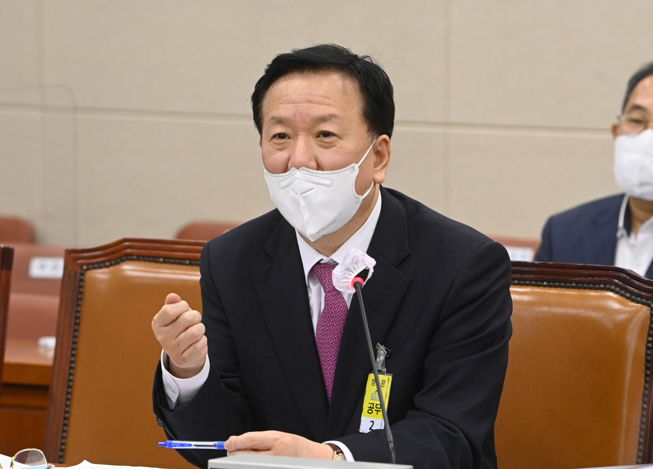 정호영 보건복지부 장관 후보자가 3일 국회에서 열린 인사청문회에서 의원질의에 답하고 있다. [연합]