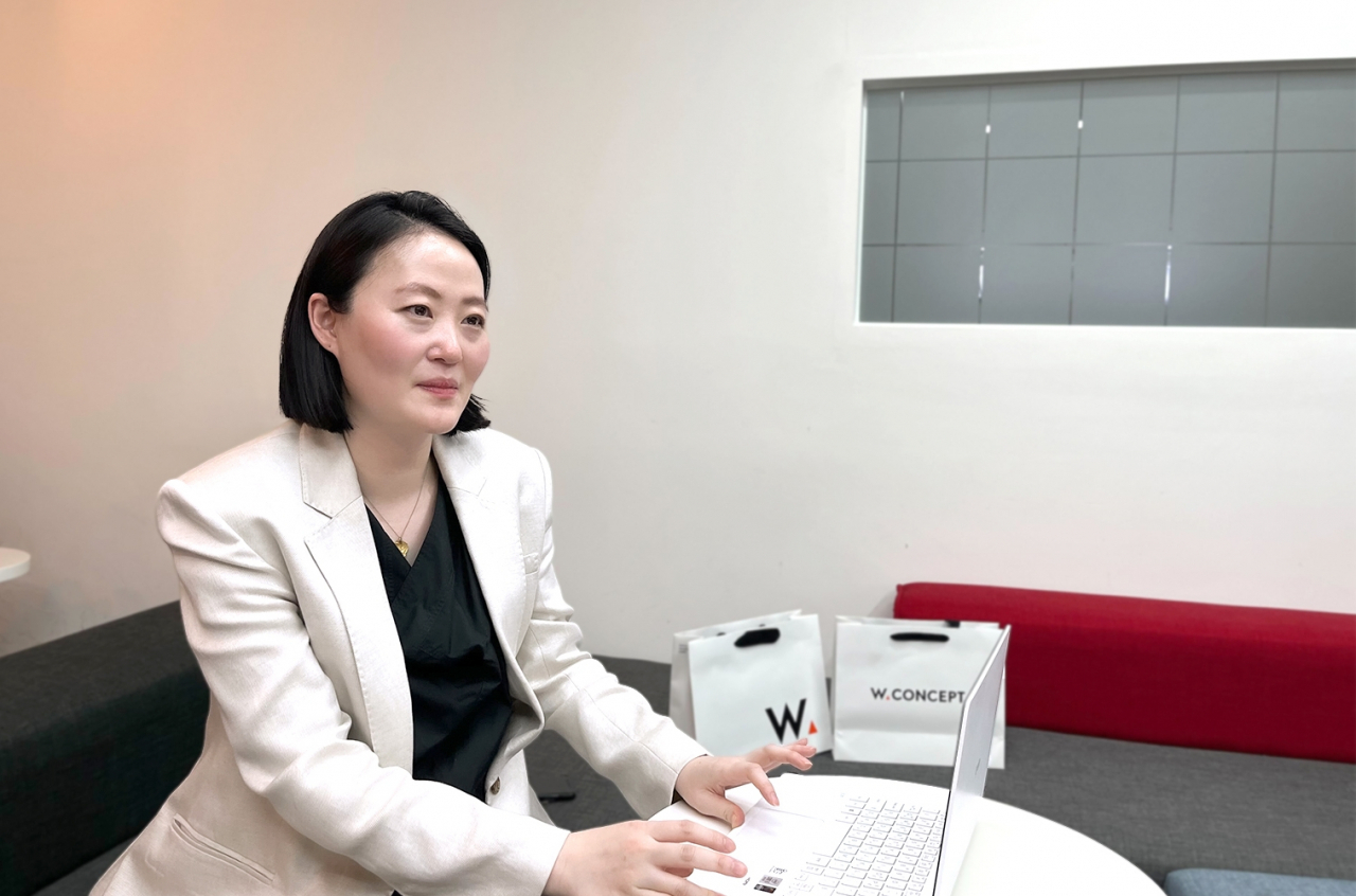 헤럴드경제는 신희정 W컨셉 상품기획담당 어패럴 유닛장을 만나 올해 패션 트렌드와 W컨셉의 상품 기획 전략에 대해 인터뷰 했다. [W컨셉 제공]