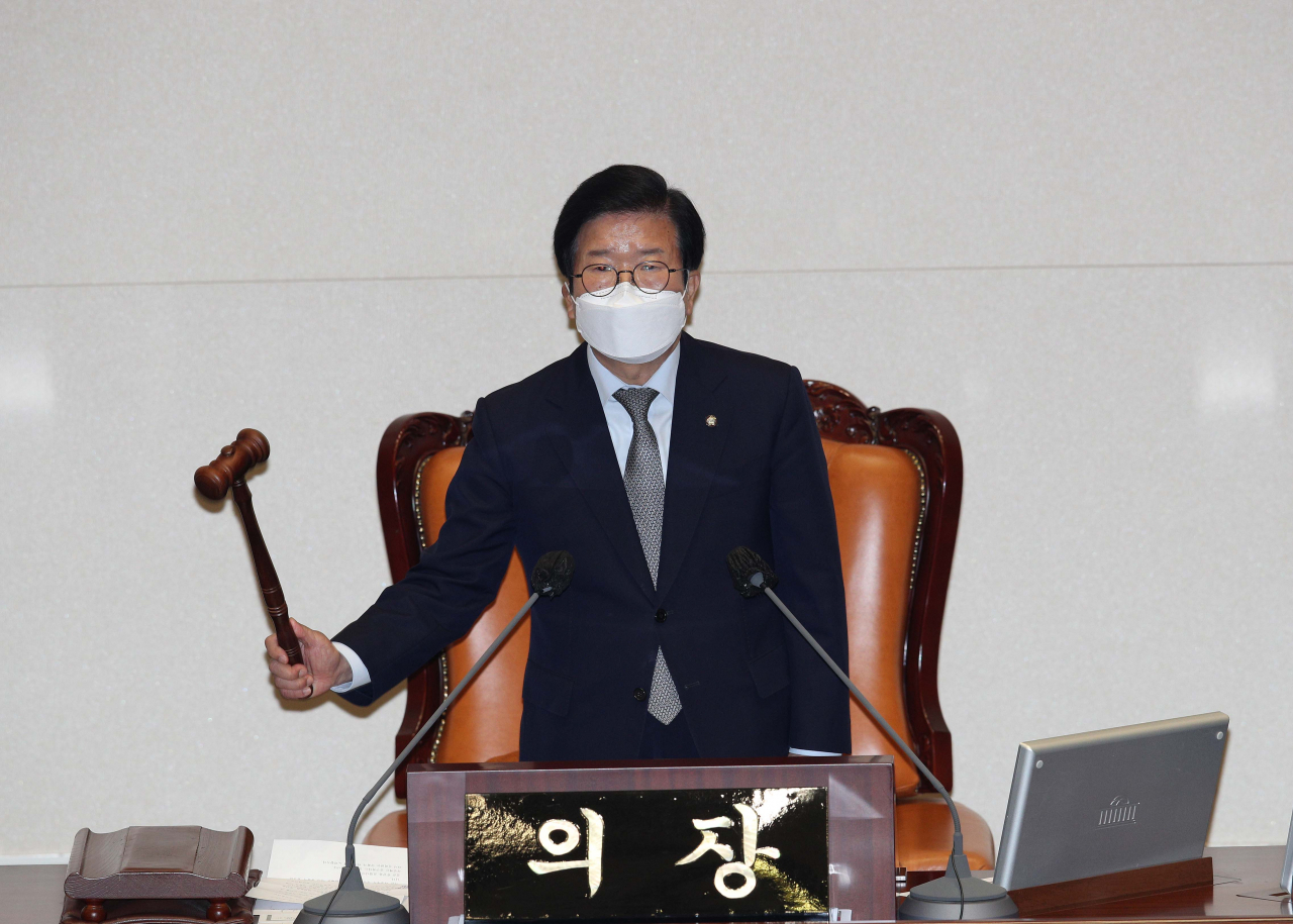 지난 3일 국회 본회의에서 형사소송법 개정안 가결을 선포하는 박병석 국회의장.[이상섭 기자]