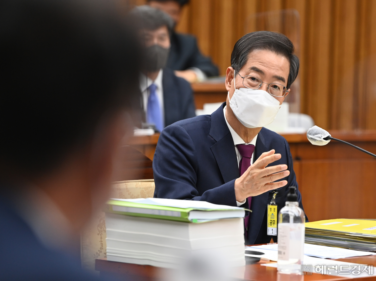 한덕수 국무총리 후보자가 3일 서울 여의도 국회에서 열린 인사청문회에서 배진교 정의당 의원의 질문에 답하고 있다. 이상섭 기자