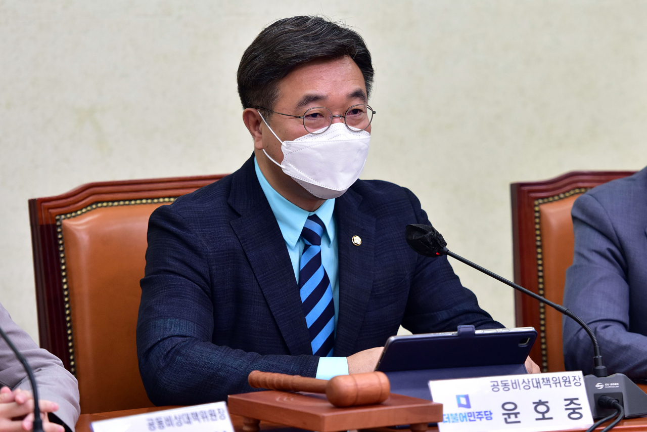 더불어민주당 윤호중 공동비대위원장이 4일 오전 국회에서 열린 비상대책위원회의에서 발언하고 있다. 이상섭 기자㎠