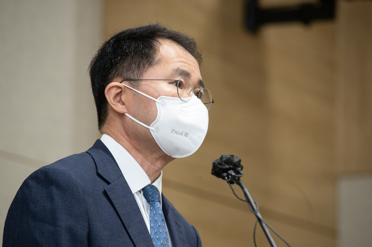 여운국 고위공직자범죄수사처(공수처) 차장이 4일 정부과천청사 공수처에서 '고발사주' 의혹 수사결과를 브리핑 하고 있다.