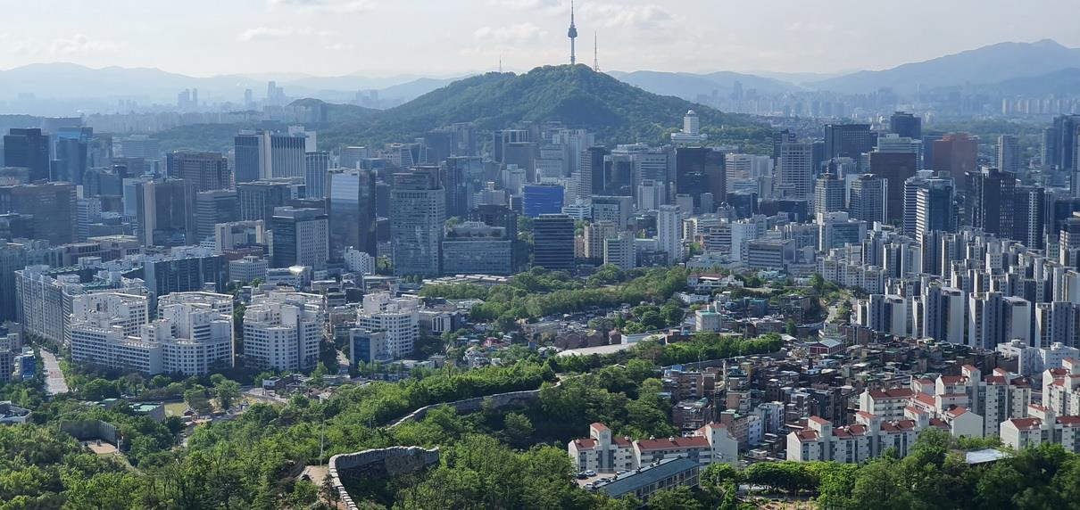 서울 인왕산에서 바라본 도심과 남산 그린 인프라(도시 숲)