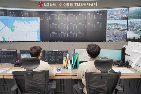 LG화학 여수공장 TMS 관제센터 내부.
