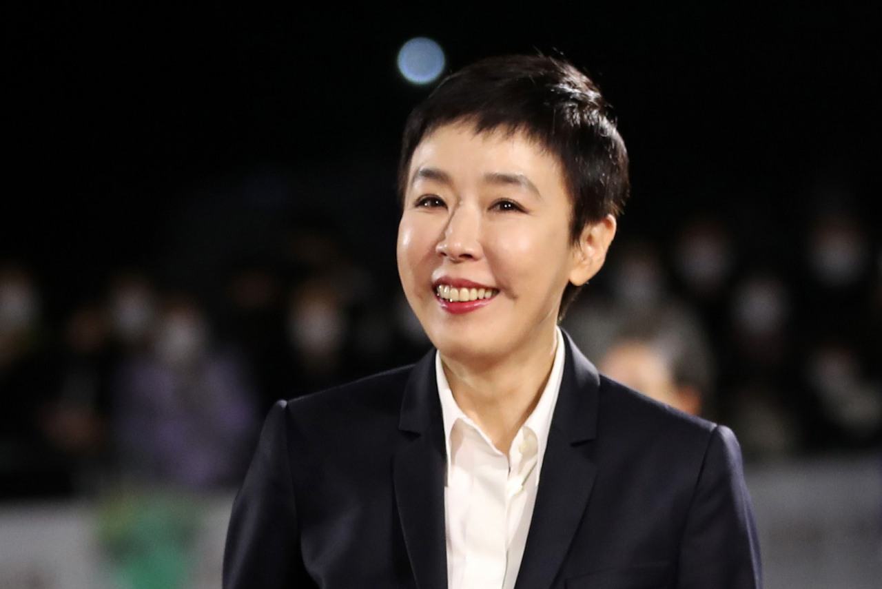 영화배우 강수연(55) 씨가 지난 5일 심정지 상태로 병원에 이송됐다. [연합]
