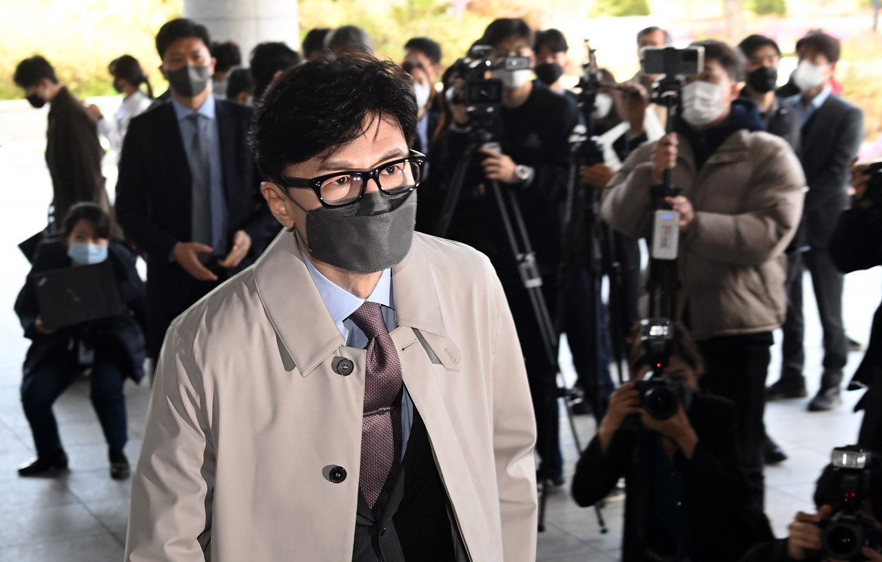 한동훈 법무부 장관 후보자가 지난달 15일 오전 서울 서초구 서울고등검찰청에 마련된 인사청문회 준비사무실로 출근을 하고 있다. [이상섭 기자]