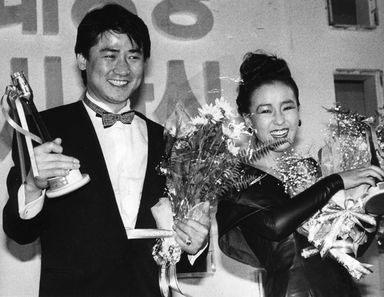 1987년 12월 제26회 대종상 영화제 남녀주연상을 차지한 이영하와 강수연(오른쪽). [연합]