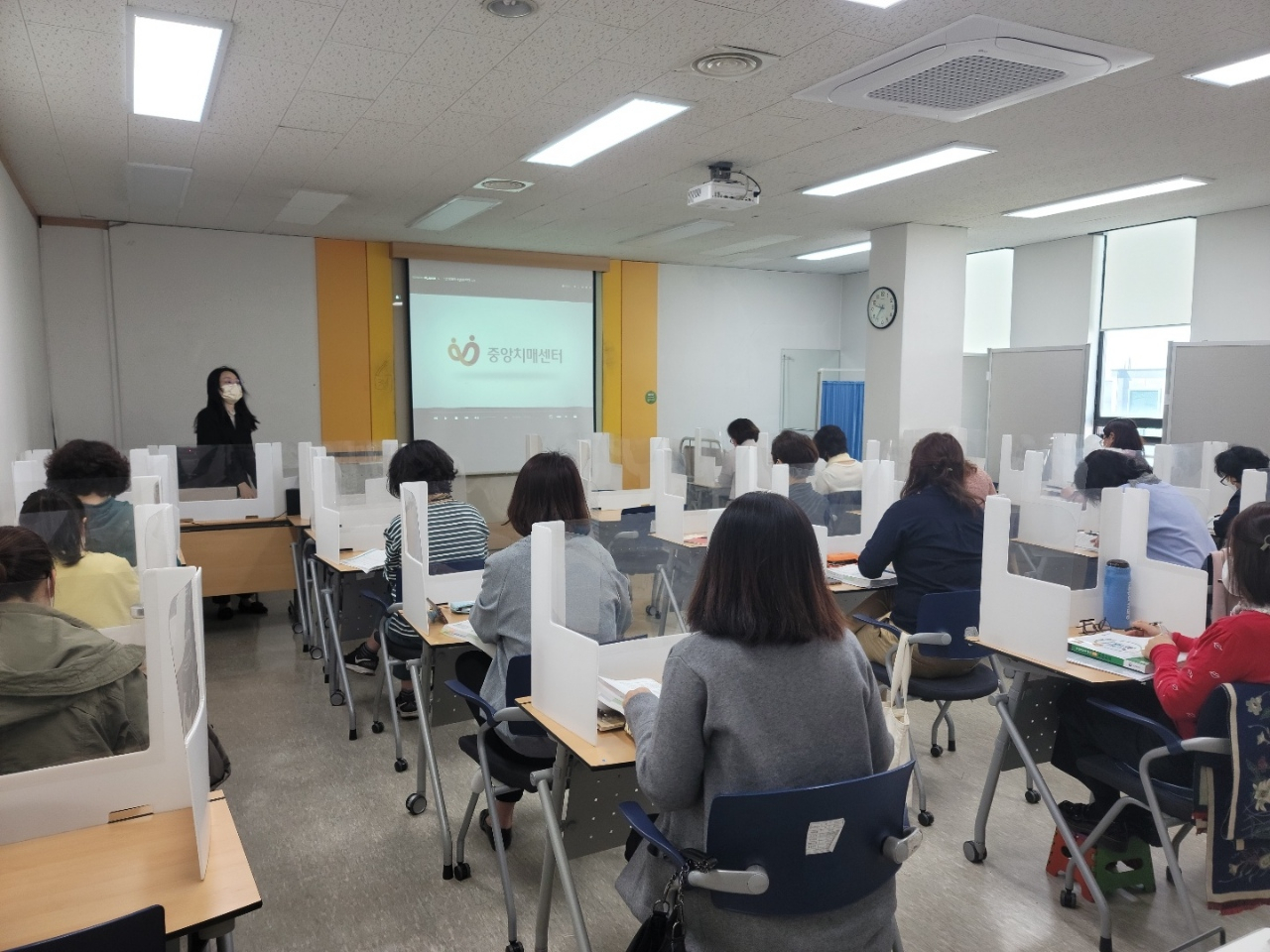 북한이탈주민 요양보호사 수업 모습. [노원구 제공]