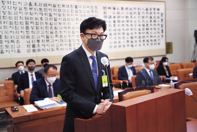 한동훈 법무부 장관 후보자가 9일 오전 국회에서 열린 인사청문회에서 모두발언을 하고 있다. 이상섭 기자