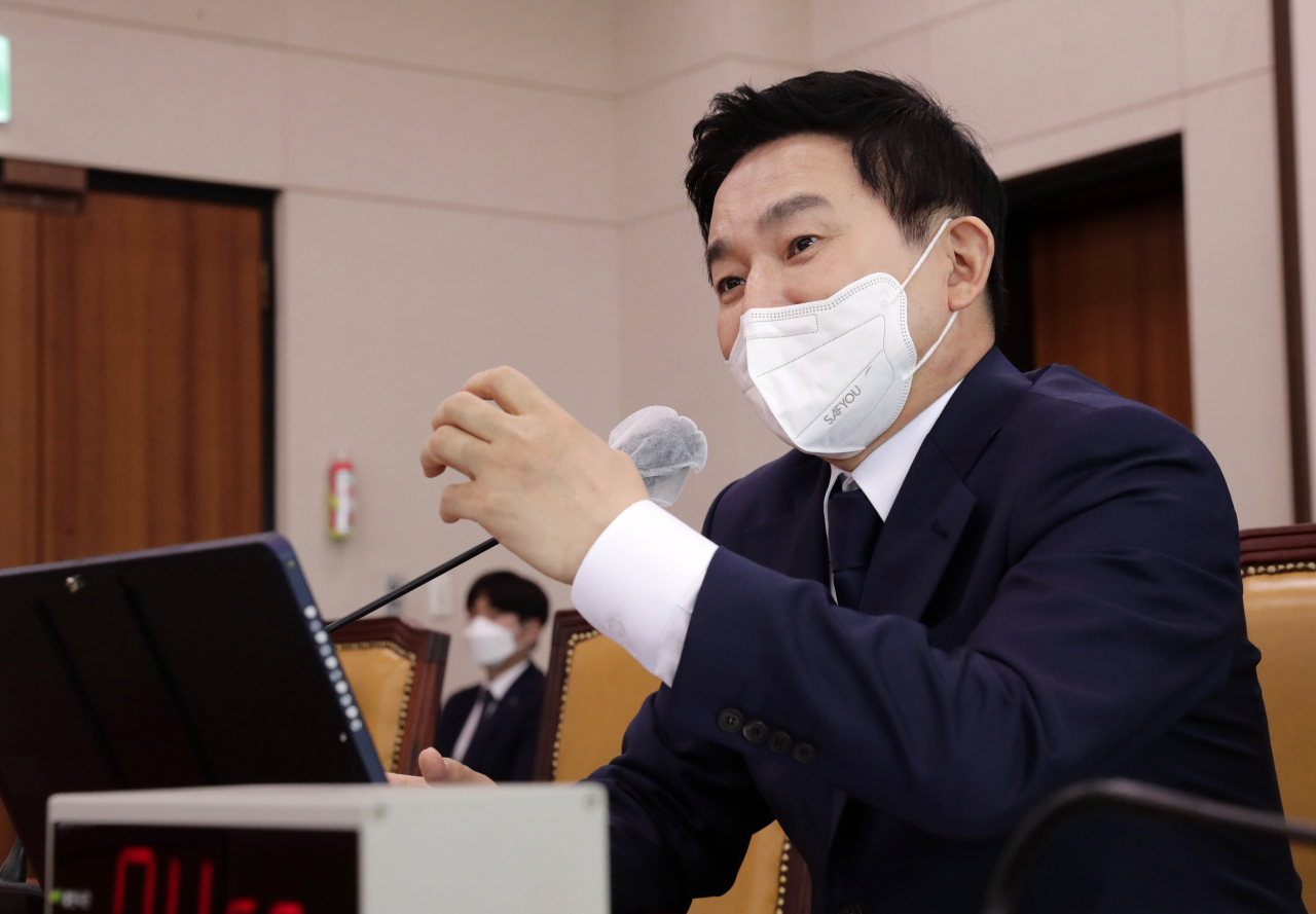 원희룡 국토교통부 장관 후보자가 2일 오후 국회에서 열린 인사청문회에서 의원질의에 답하고 있다. [이상섭 기자]