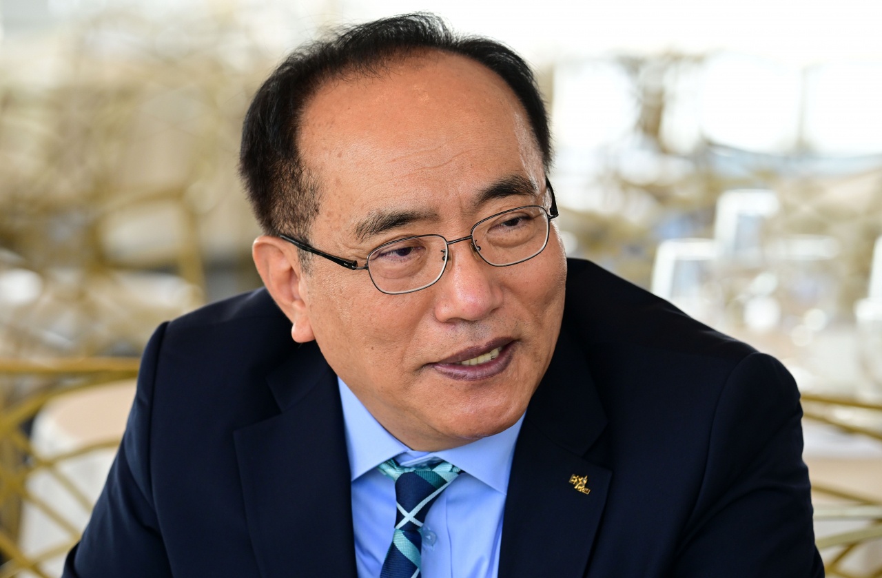 이장헌 이에스에스콤 회장은 “두바이 투자 기업의 조력으로 최근 남미 국가를 상대로 10억달러 규모 납품 거래를 성사시켰다”며 “ 발명가로서 이번 기회를 바탕으로 미국 나스닥 상장 도전에도 나선다”고 말했다. [사진=박해묵 기자]