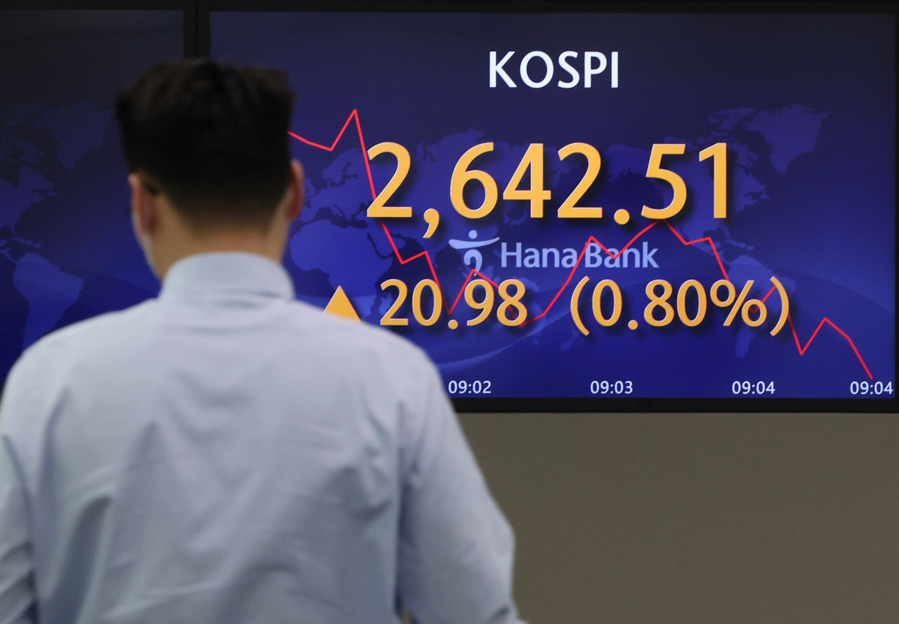 An electronic board showing the Korea Composite Stock Price Index (Kospi) at a dealing room of the Hana Bank headquarters in Seoul on Tuesday. (Yonhap)