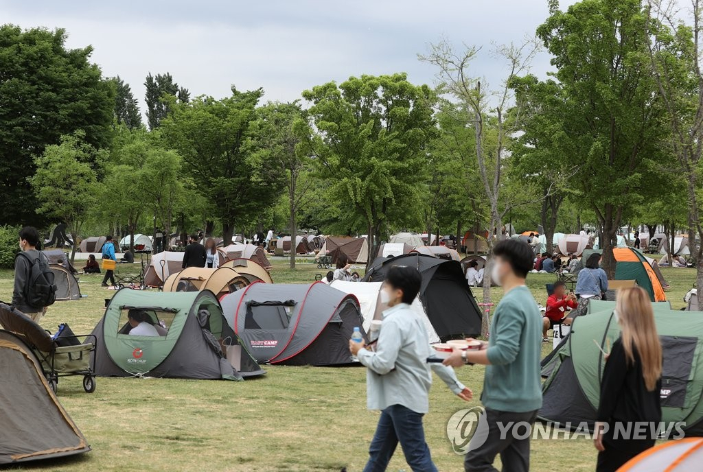 텐트로 가득한 한강공원. [연합]