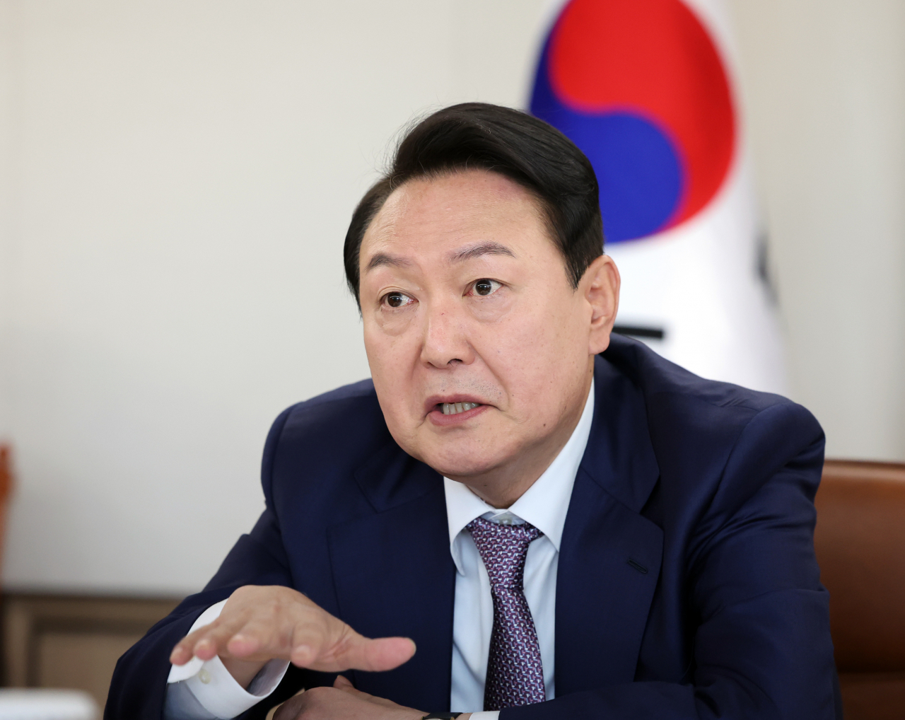 윤석열 대통령이 11일 오전 용산 대통령실 청사에서 열린 수석비서관회의에서 발언을 하고 있다. [연합]