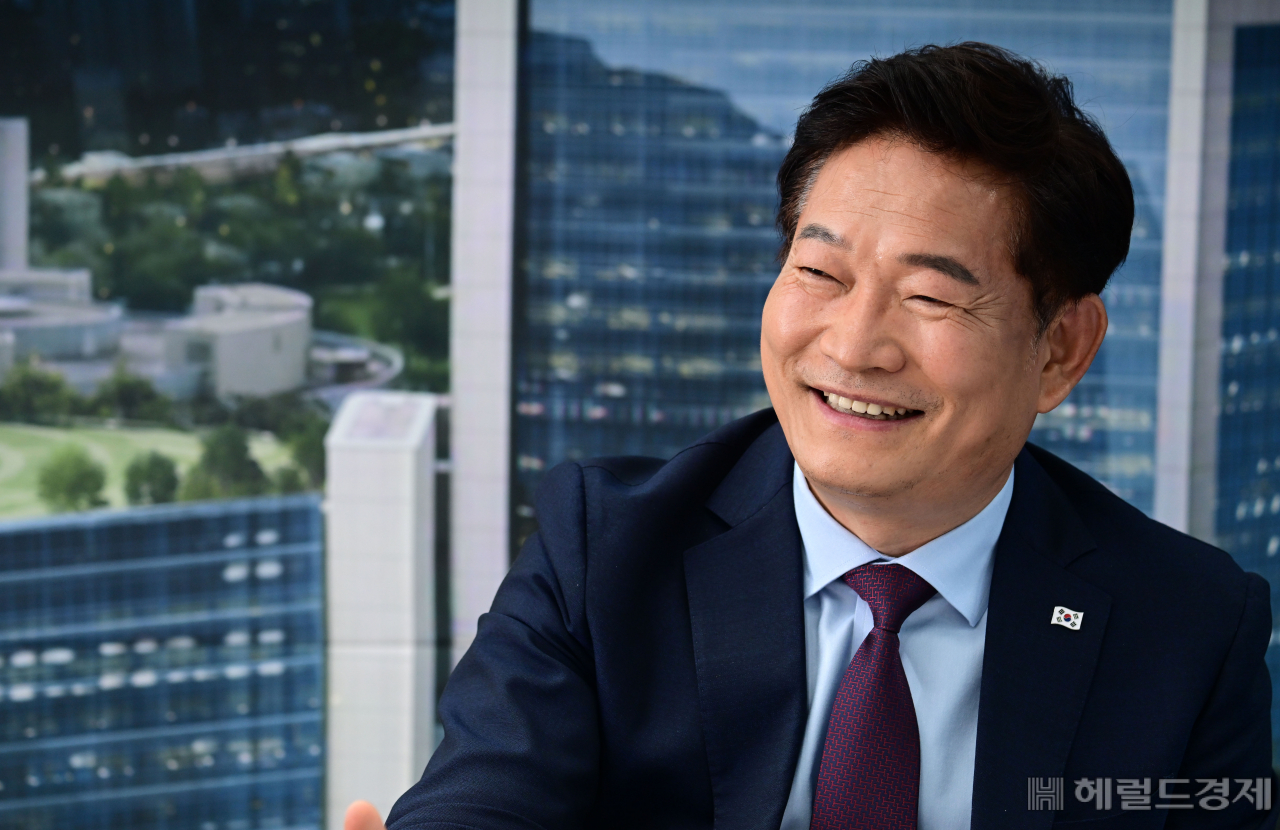 송영길 더불어민주당 서울시장 후보가 10일 오후 서울 중구 선거사무실에서 헤럴드경제와 인터뷰를 하고 있다 . [사진=박해묵 기자]