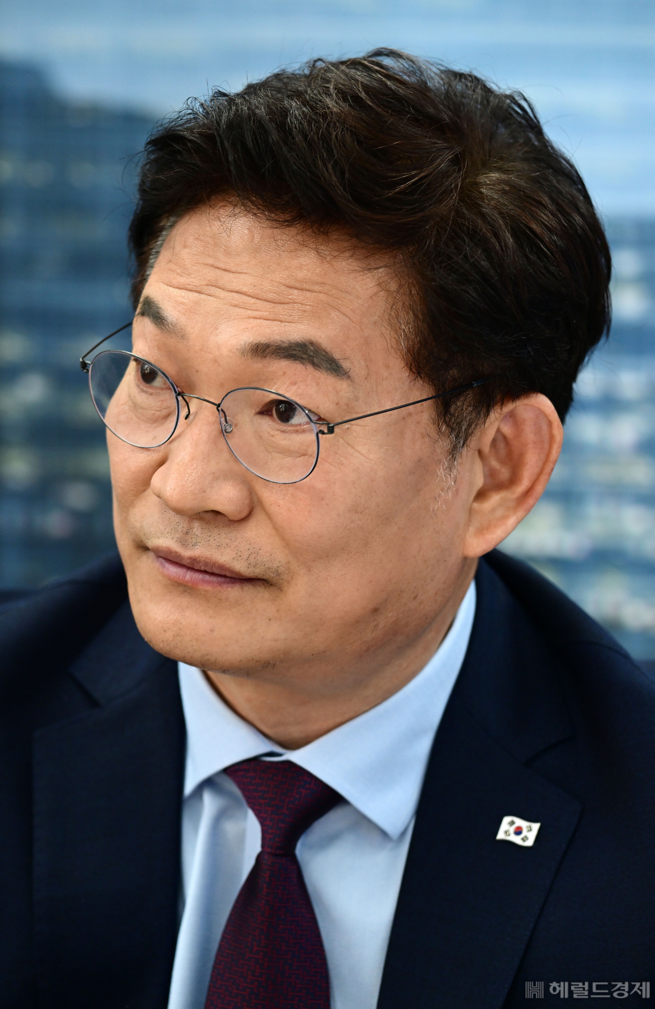 송영길 더불어민주당 서울시장 후보가 10일 오후 서울 중구 선거사무실에서 본지와 인터뷰를 하고 있다 . [사진=박해묵 기자]
