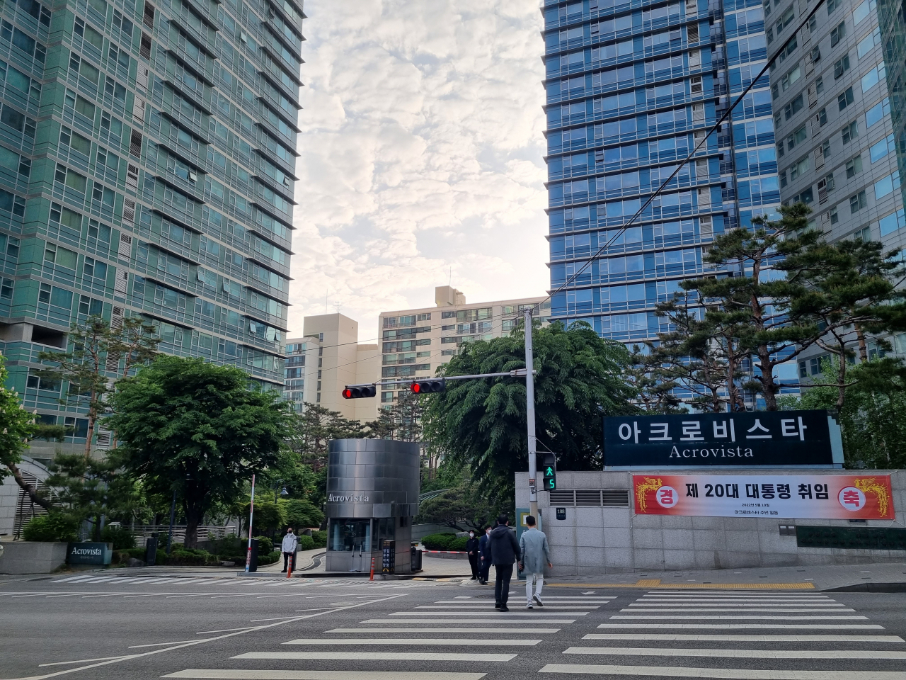 11일 오전 7시 서울 서초구 아크로비스타 정문. 김영철 기자
