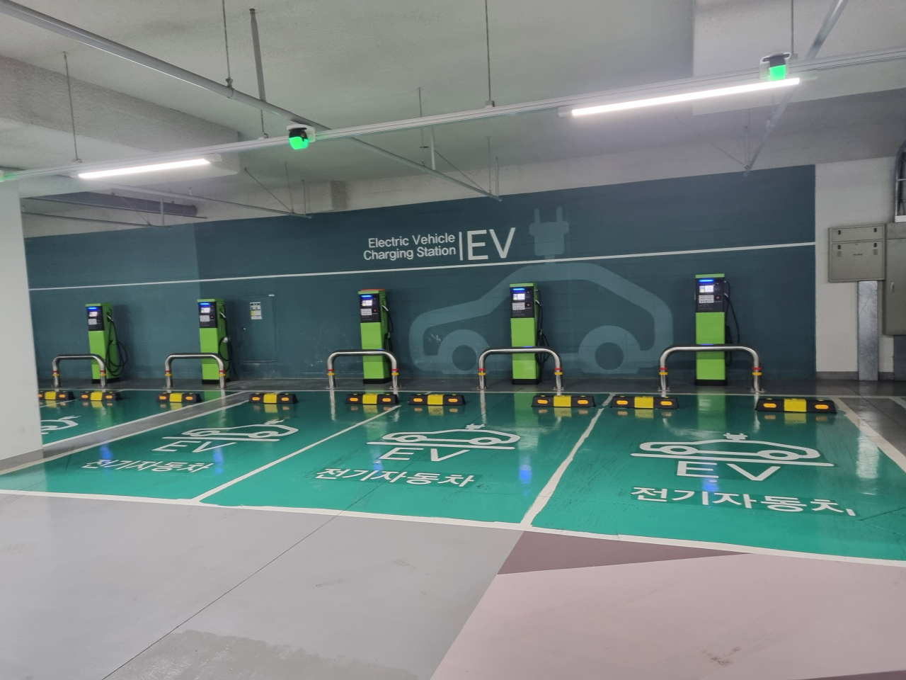 전기차 충전구역 사진