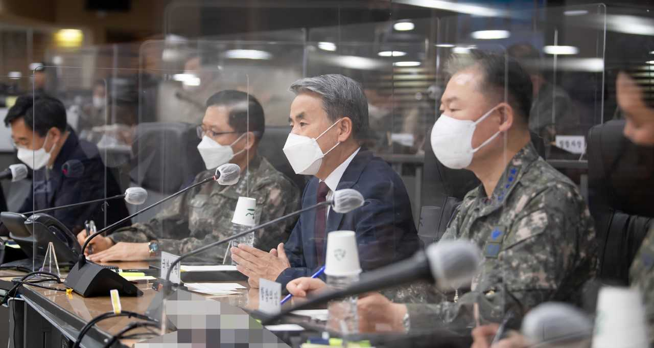 이종섭 국방부장관은 11일 취임식을 가진데 이어 이날 오후 공군작전사령부와 미사일방어사령부를 찾아 항공작전과 미사일방어작전 태세를 점검했다. 이 장관은 같은 날 오전에는 전군 주요직위자 화상회의를 갖고 대비태세 유지를 주문했다. [국방부 제공]