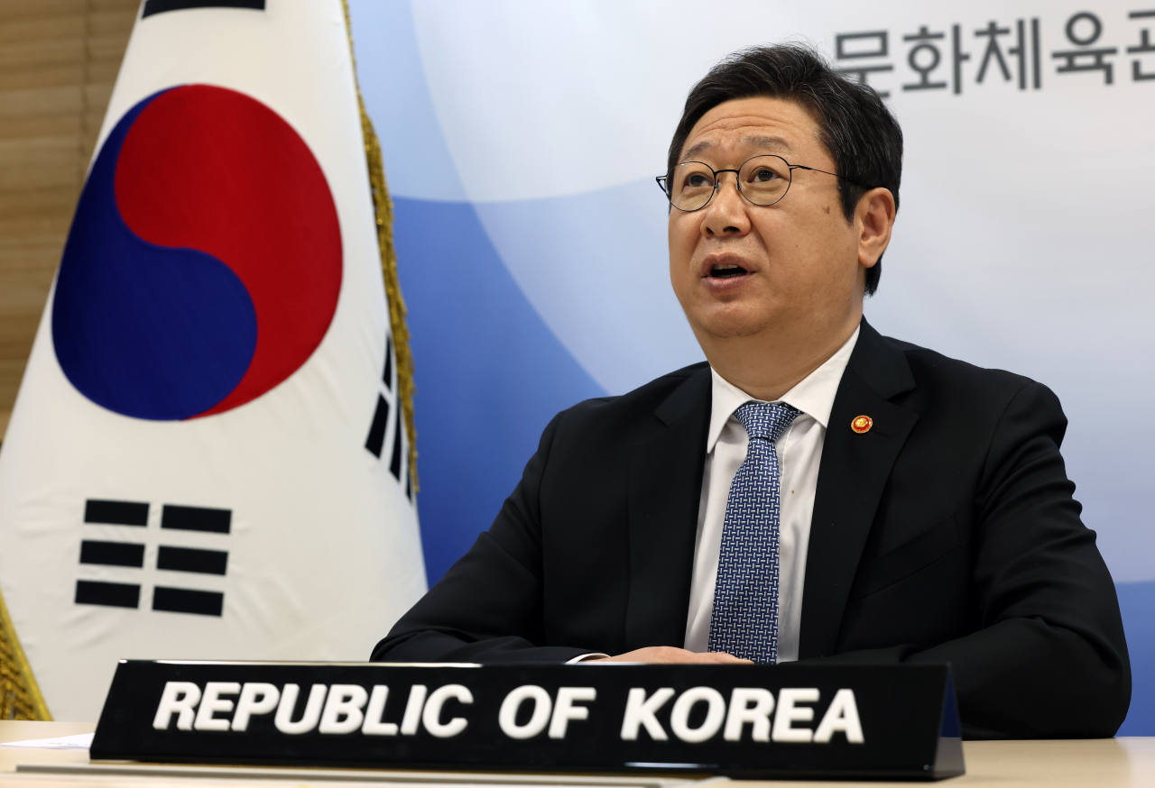 Ex-Culture Minister Hwang Hee (Yonhap)
