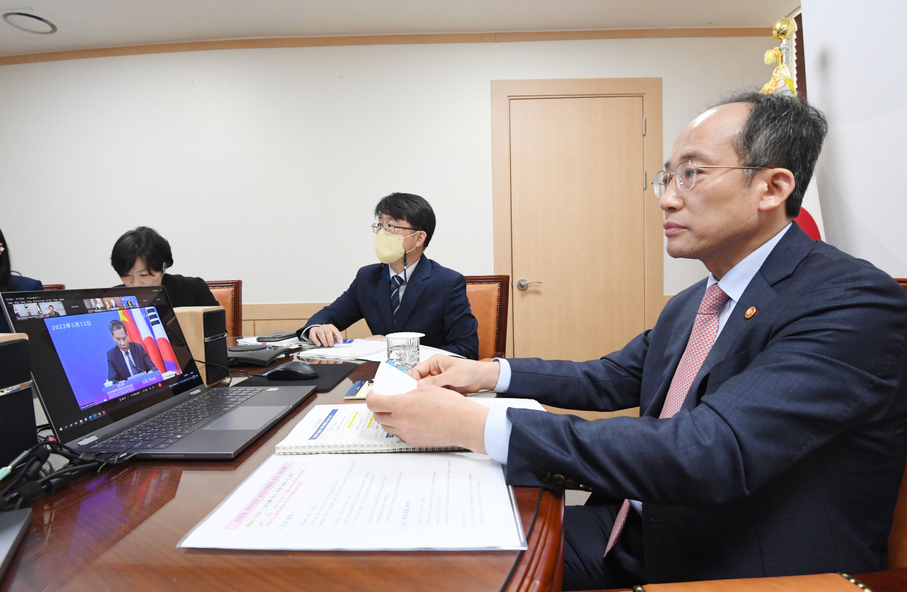 추경호 부총리 겸 기획재정부 장관이 12일 정부서울청사에서 화상으로 열린 '제22회 한·중·일 재무장관회의'에서 발언하고 있다. [연합]