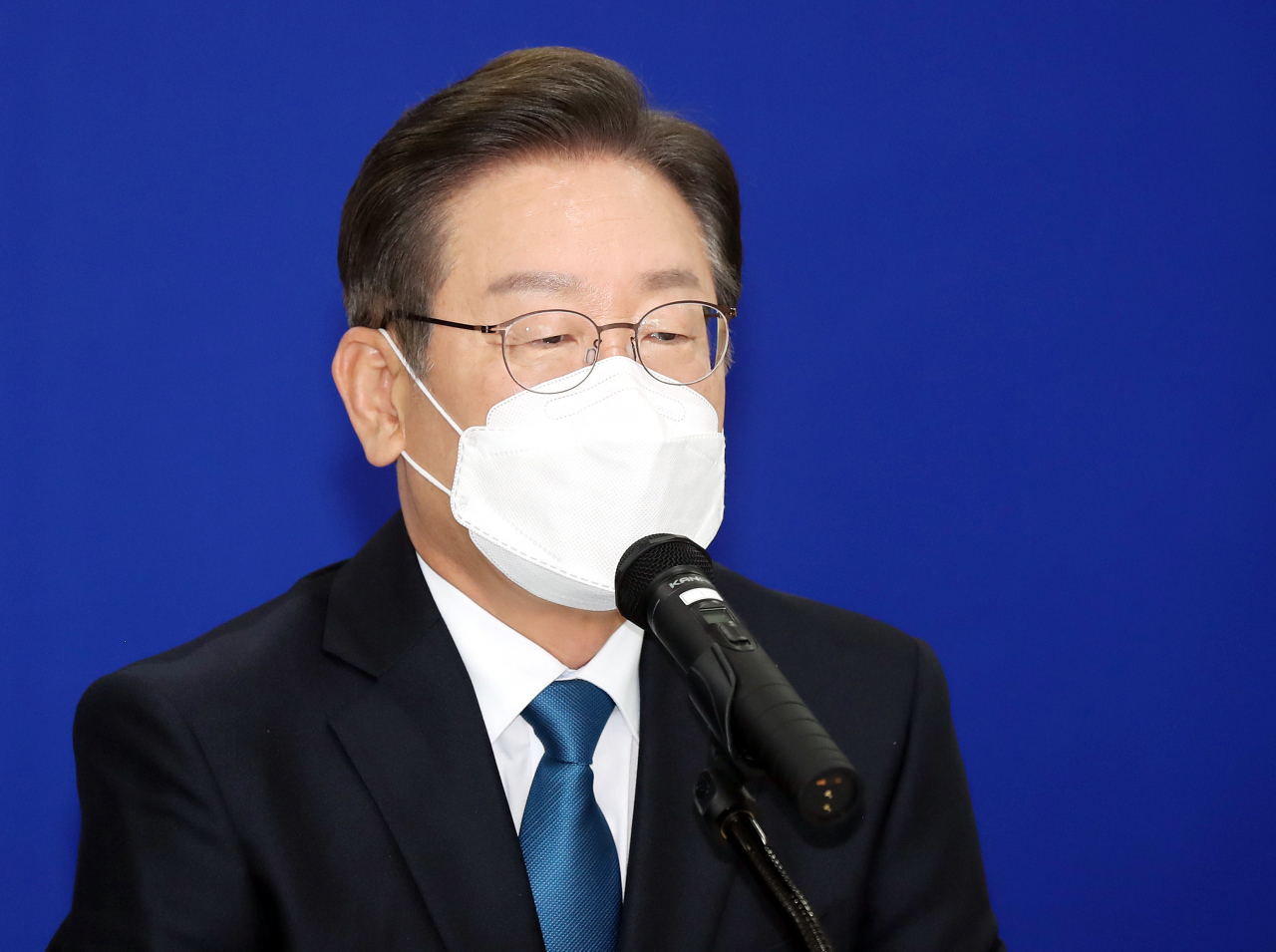 인천 계양을 국회의원 보궐선거에 나서는 더불어민주당 이재명 6·1 지방선거 총괄선거대책위원장이 12일 오전 인천시 남동구 더불어민주당 인천시당에서 열린 기자간담회에서 인사말을 하고 있다. [연합]