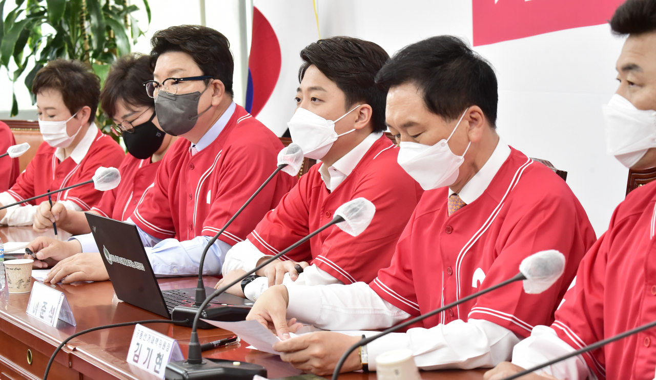 국민의힘 이준석 대표가 13일 오전 서울 여의도 국회에서 열린 중앙선거대책위원회 회의에서 발언하고 있다. 연합뉴스