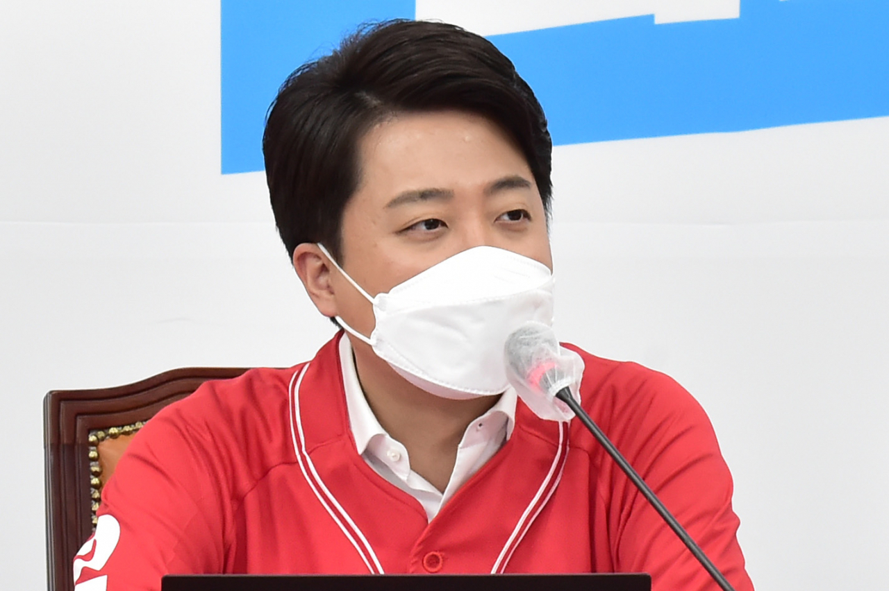 이준석 국민의힘 대표가 13일 오전 서울 여의도 국회에서 열린 중앙선거대책위원회 회의에서 발언하고 있다. [연합]