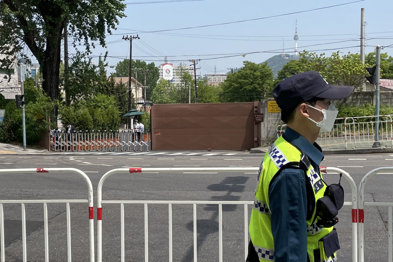 A police officer patrols an area near the new presidential office in Seoul's central district of Yongsan. (Yonhap)