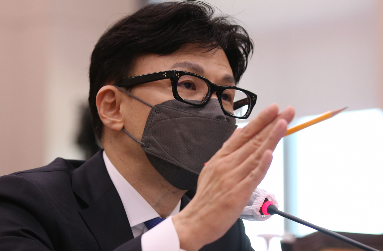 한동훈 법무부 장관 후보자가 9일 오후 서울 여의도 국회에서 열린 인사청문회에서 의원들의 질의에 답변하고 있다. [이상섭 기자]